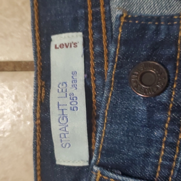 Levis - Picture 3 of 8